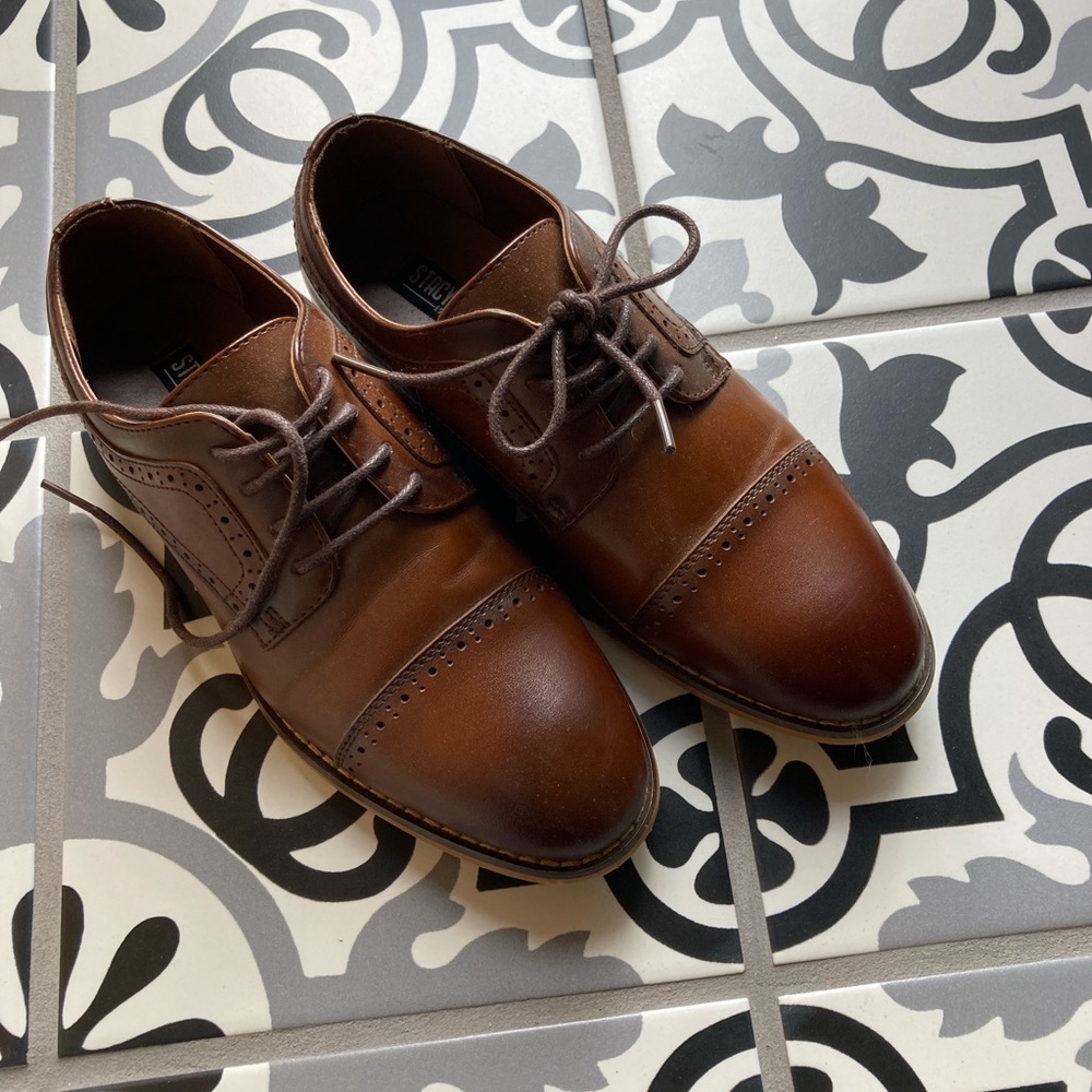Boys Stacy Adam’s dress shoe. Size 2